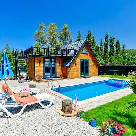 Tiny Smurf Chalet *